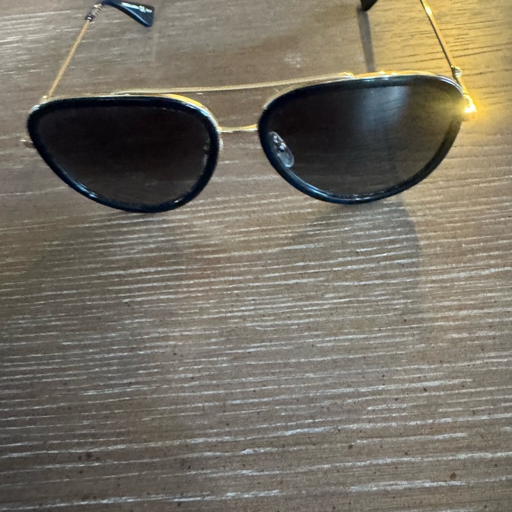 Stylish Black and Gold Aviator Sunglasses